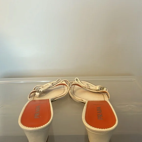 Vintage white mini Prada kitten heel - Picture 5 of 5